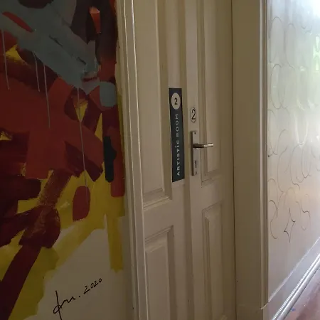 Artisticguesthouse * טומאר