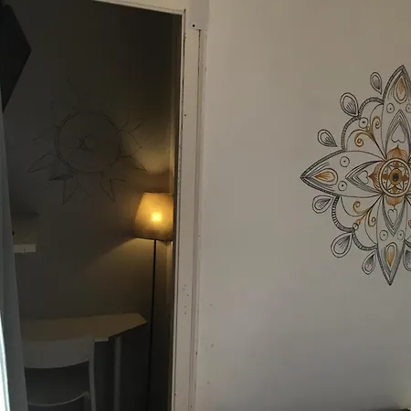 Artisticguesthouse * טומאר